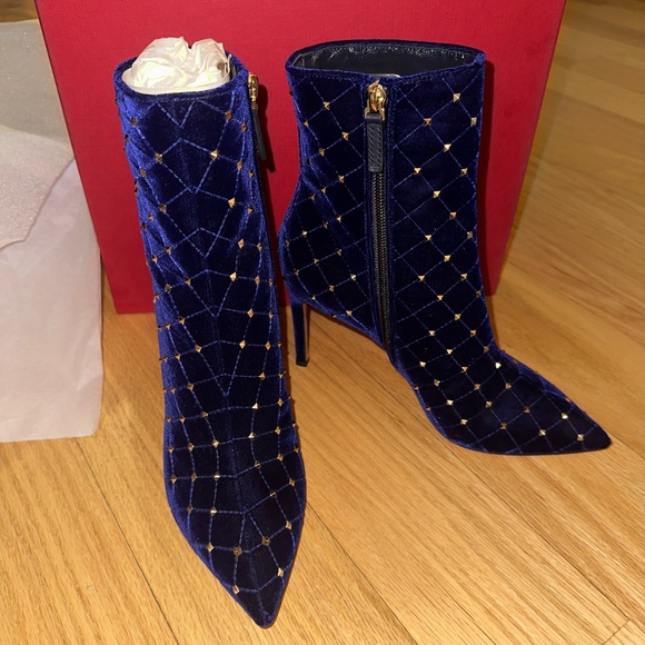 Valentino Garavani Rockstud quilted velvet ankle boots - Picture 2 of 8